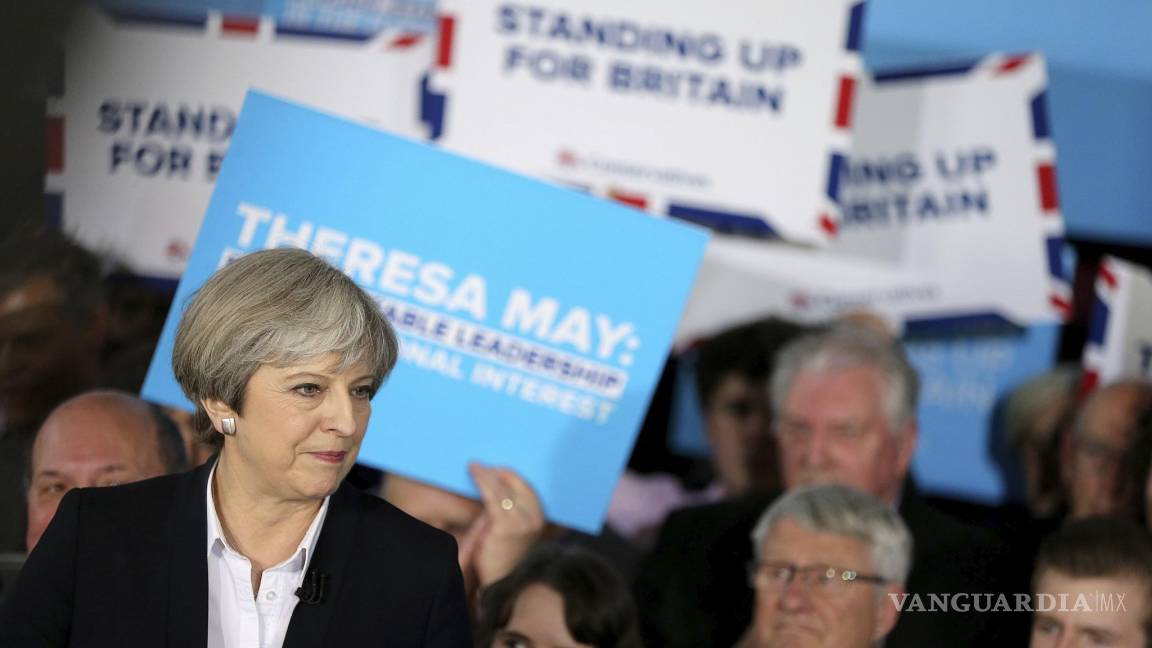 Bruselas exige a Theresa May que detalle cuándo pagará la factura del ‘Brexit’