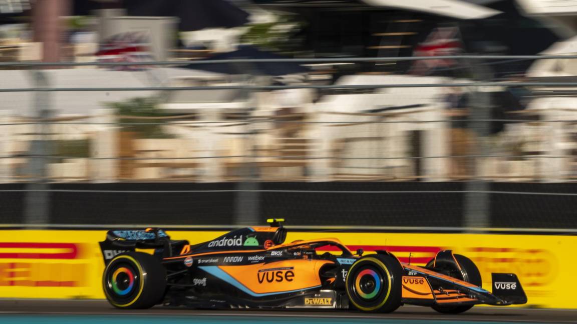 $!El piloto británico Lando Norris de McLaren F1 Team en acción durante los entrenamientos libres 2 del Gran Premio de Fórmula Uno de Miami.