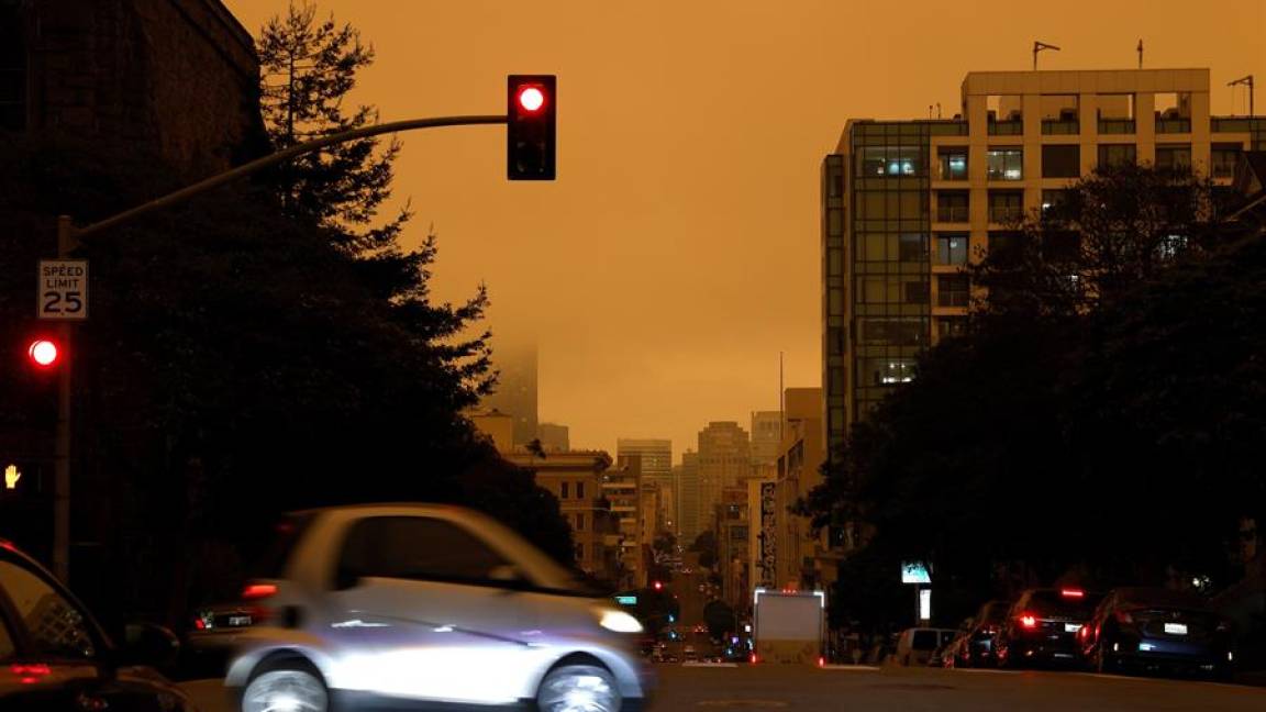 $!Incendios forestales pintan de un color naranja apocalíptico el cielo de San Francisco
