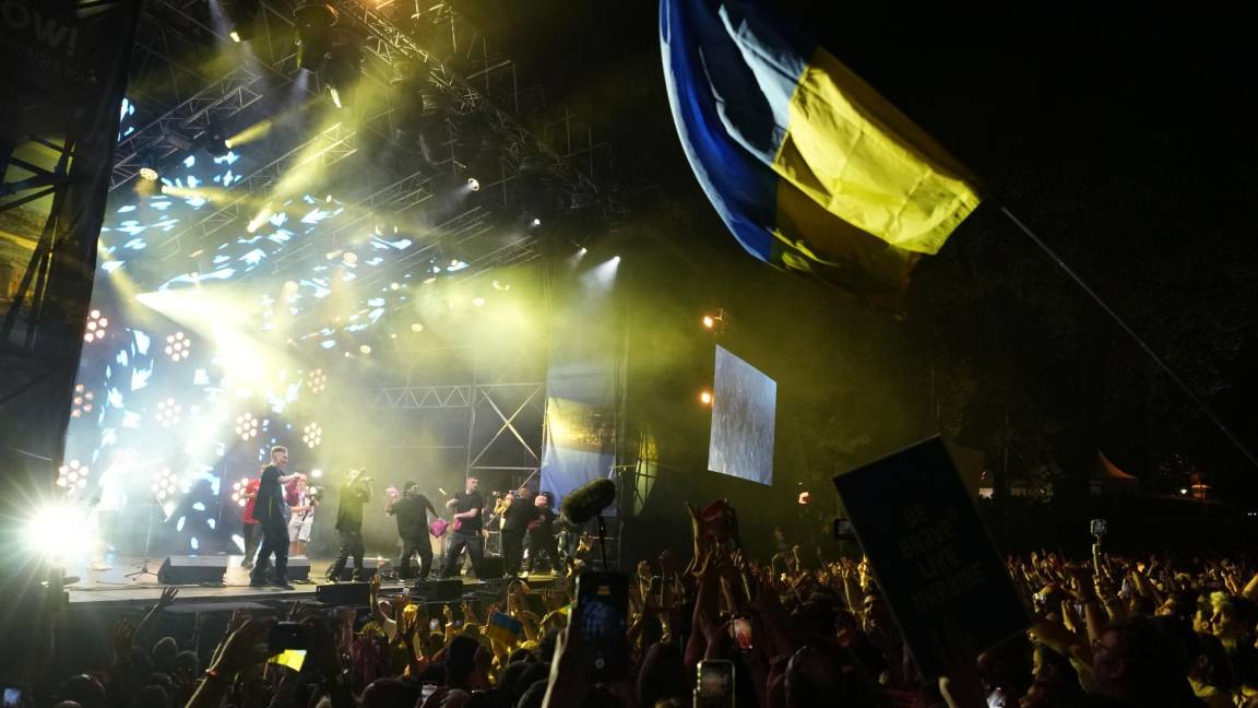 $!La Orquesta Kalush de Ucrania se presenta en el Eurovision Village en Turín, Italia.