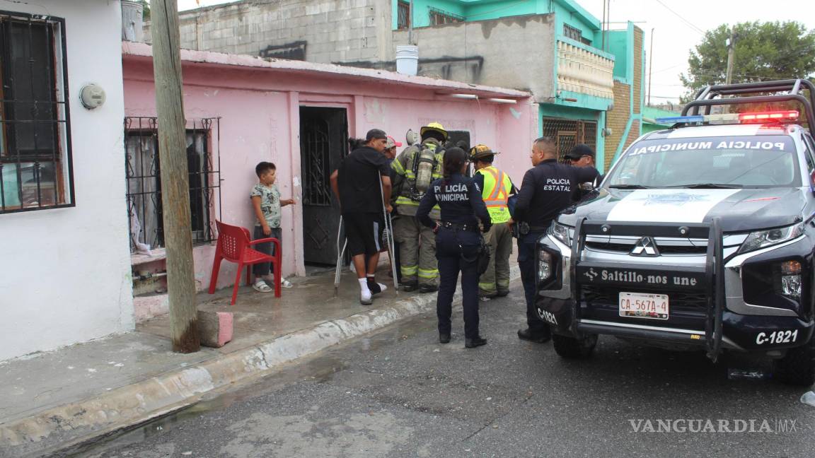 Adulto mayor sufre quemaduras por flamazo en la Universidad Pueblo, en Saltillo