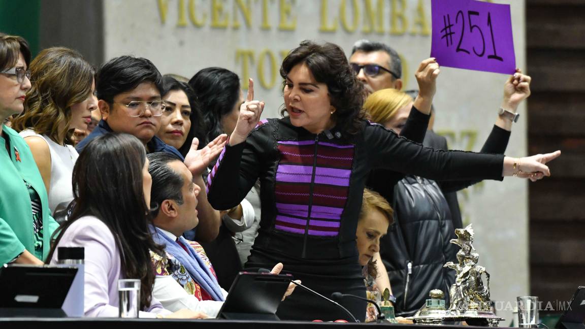 $!En la Cámara de Diputados, la oposición y legisladoras cuestionaron el respaldo que recibió el ex futbolista por parte del oficialismo.