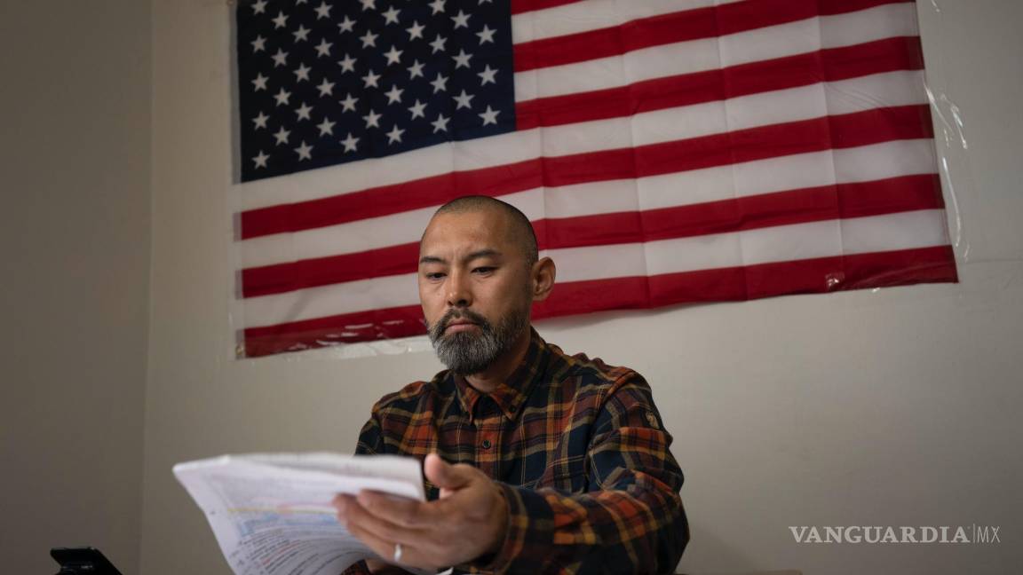 $!El migrante chino Li Kai, también conocido como Khaled, de etnia musulmana Hui, estudia para obtener una licencia de conducir en Flushing, Nueva York.