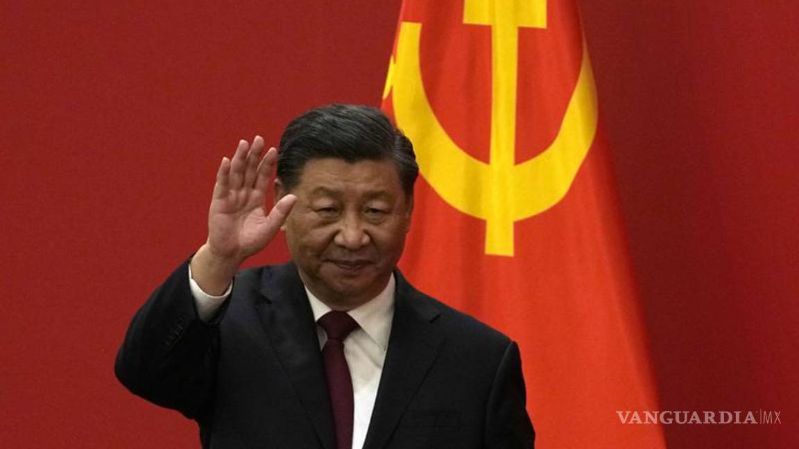 $!El presidente chino, Xi Jinping, en la presentación de los nuevos miembros del Comité Permanente del Politburó en el Gran Salón del Pueblo en Beijing.