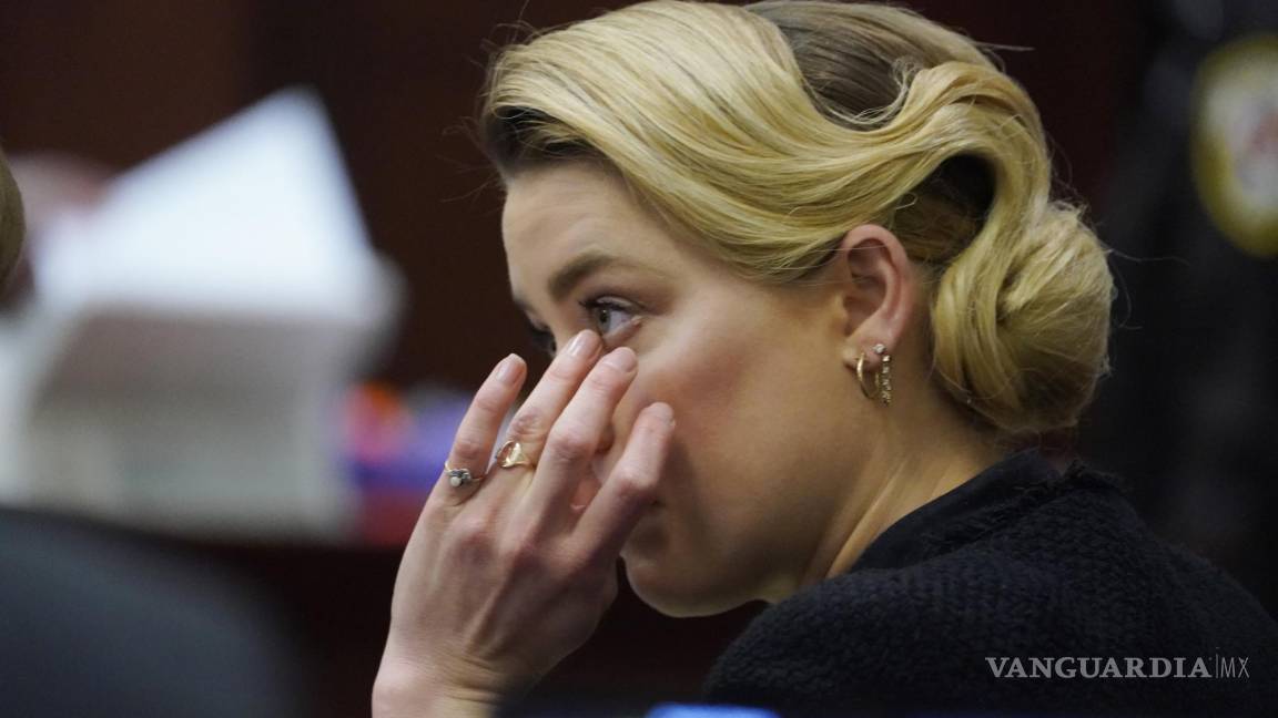 $!La actriz Amber Heard escucha el testimonio de Johny Depp en la Corte.