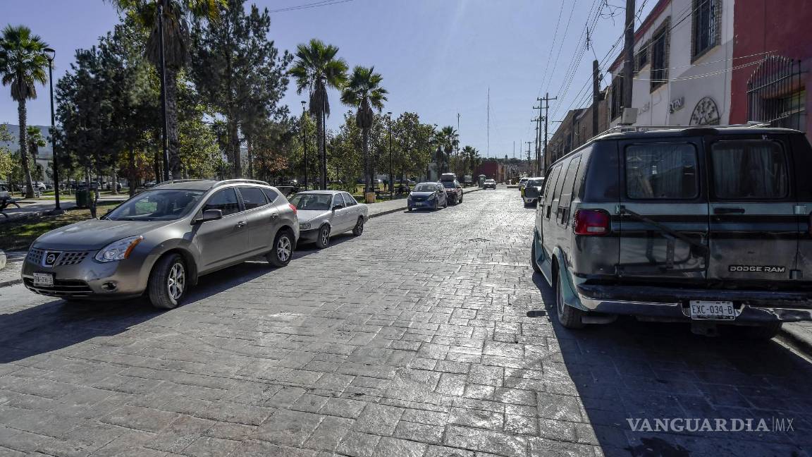 $!El tramo rehabilitado, pero sin acceso para los vehículos, continúa generando inconvenientes para quienes transitan por la zona.