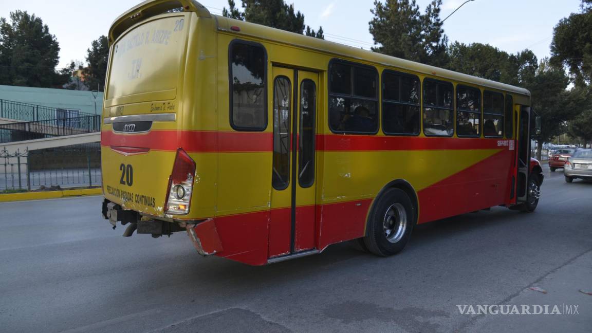 $!Además de las complicaciones que denuncian usuarios con el retraso de la ruta, también señalaron que los choferes no están respetando la tarifa de estudiantes.