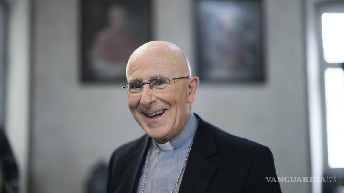 $!El obispo suizo Joseph Bonnemain sonríe durante una conferencia de prensa el martes 5 de abril de 2022, en Chur, Suiza. (Gian Ehrenzeller/Keystone vía AP)