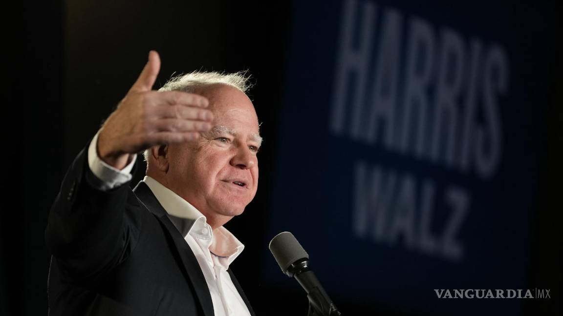 $!El candidato demócrata a la vicepresidencia, el gobernador de Minnesota, Tim Walz, habla en un acto de campaña en LaCrosse, Wisconsin.