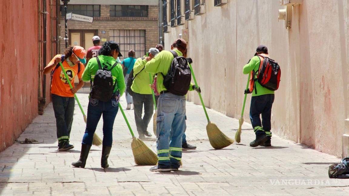 $!La jornada de limpieza también incluyó el callejón Santos Rojo.