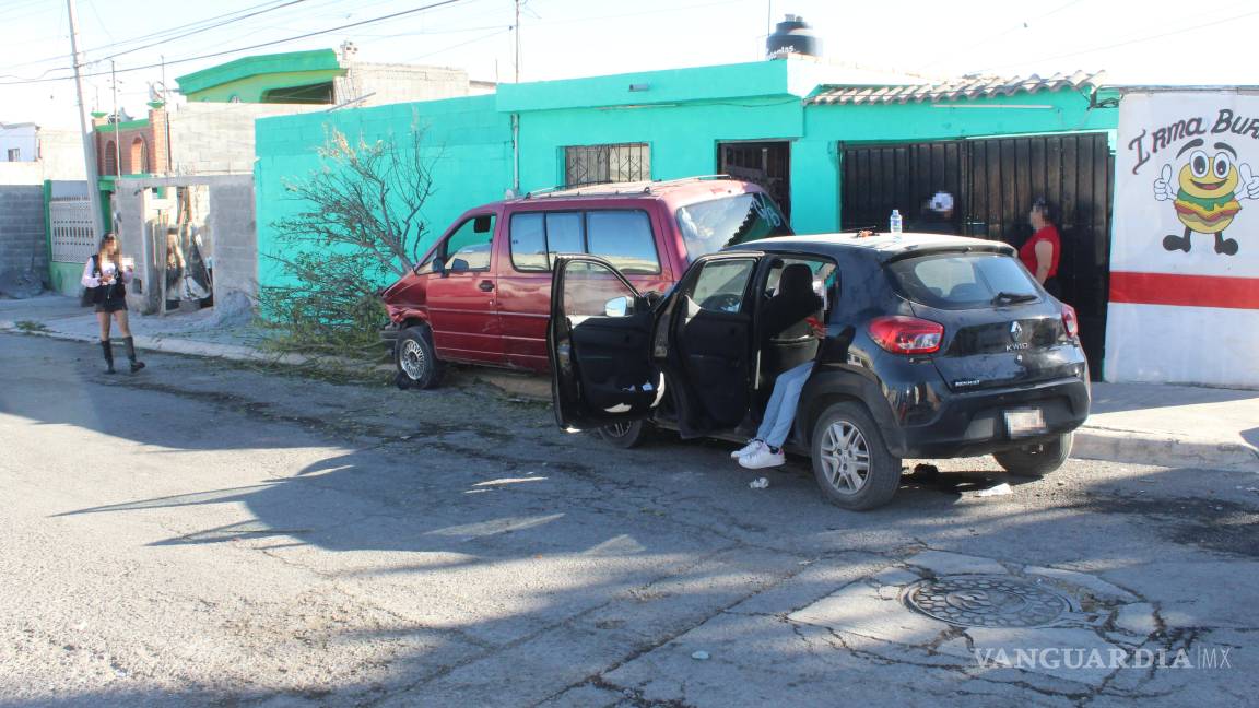 Se pasa el alto y causa accidente al oriente de Saltillo; es detenido