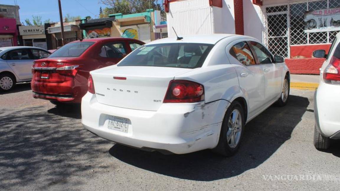 $!Paramédicos de la Cruz Roja valoraron a tres personas en el lugar, incluyendo a una mujer embarazada.