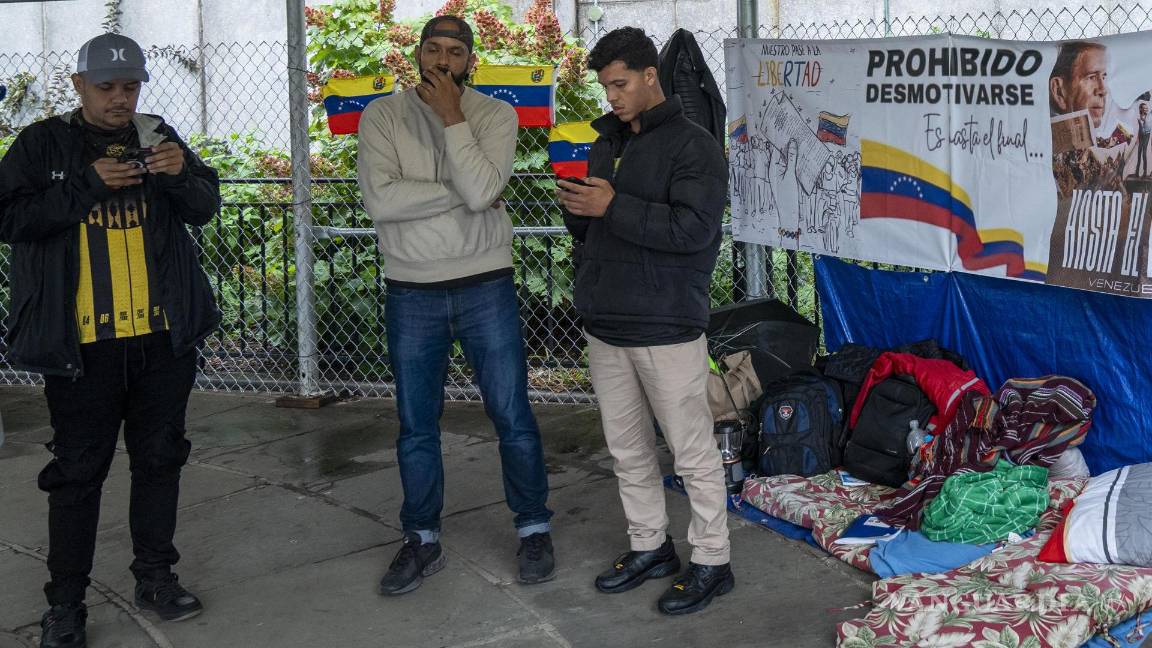 $!Frente a la sede de la ONU en Nueva York, los jóvenes venezolanos Franklin Gómez y Daniel Prado iniciaron una huelga de hambre en demanda de que se revise la situación en su país.