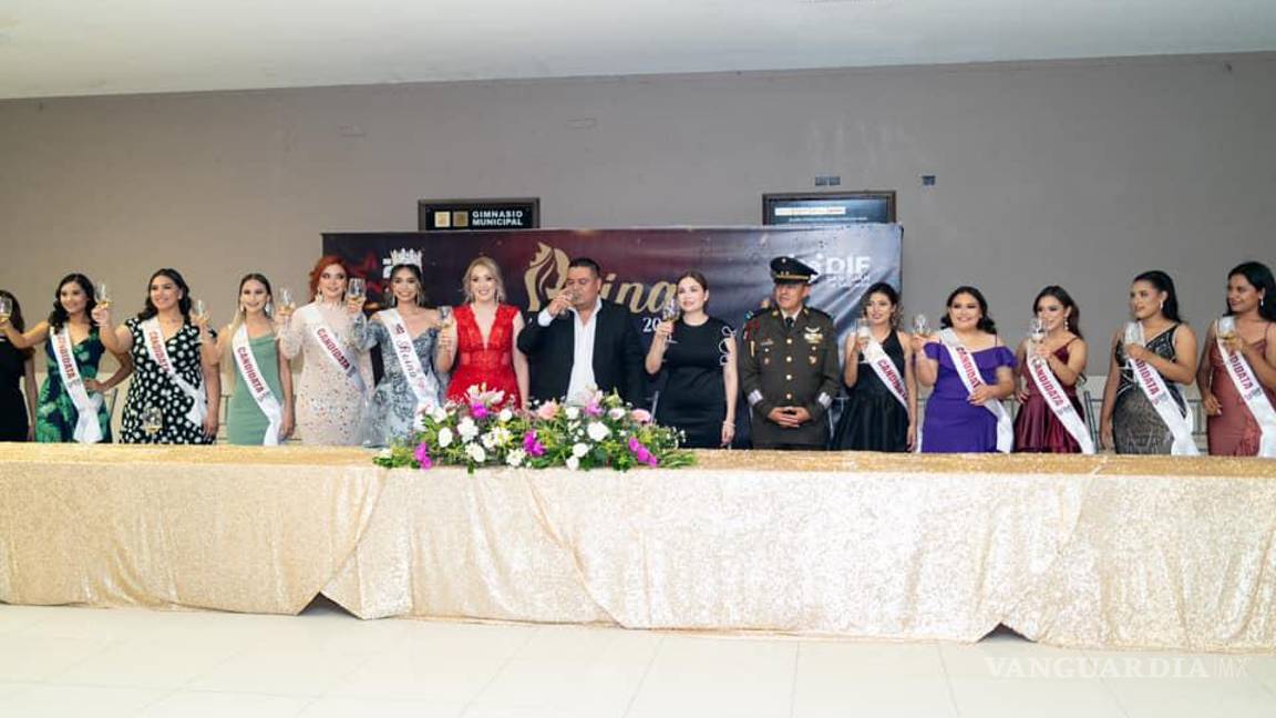 $!Cuando luego dieron paso al lucimiento de su belleza en vestidos de noche, los admiradores y seguidores de las candidatas se volcaron en porras que llenaban el ambiente.