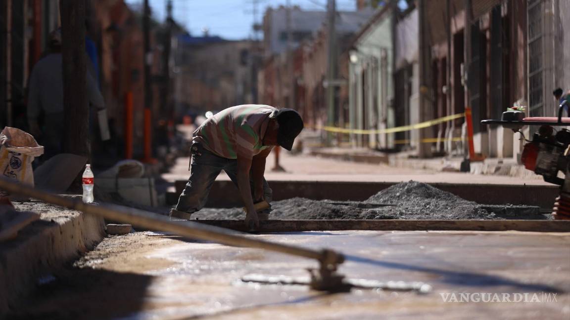 $!El avance en la rehabilitación de la calle General Cepeda es del 95%, con los trabajos de vaciado de concreto casi finalizados.
