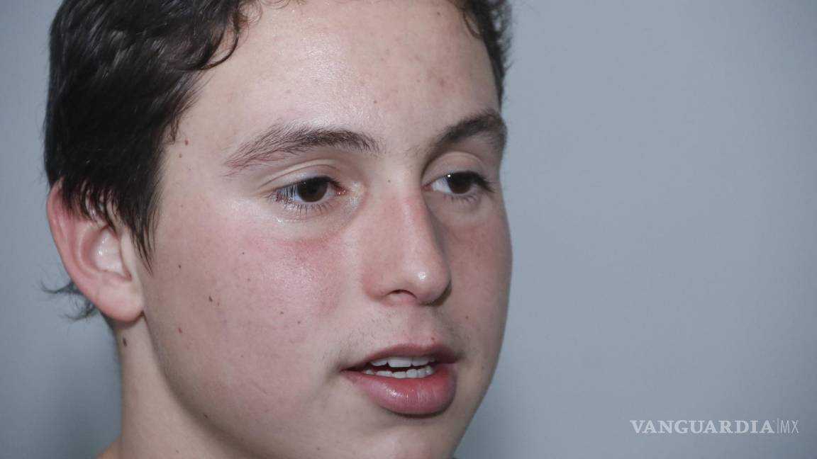 $!El padre del joven saltillense, Javier Díaz, lo inspiró a adentrarse en el mundo de la natación.