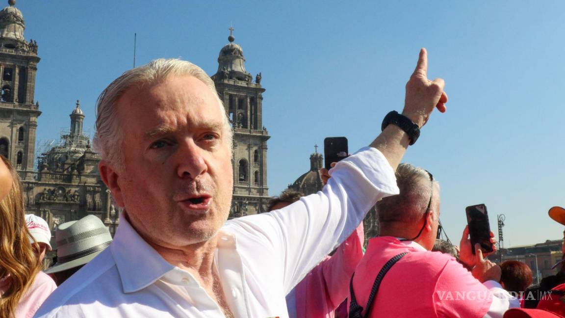 ‘Denigrante no haber puesto nuestra bandera en pleno Zócalo’, puntualiza Creel en marcha del INE