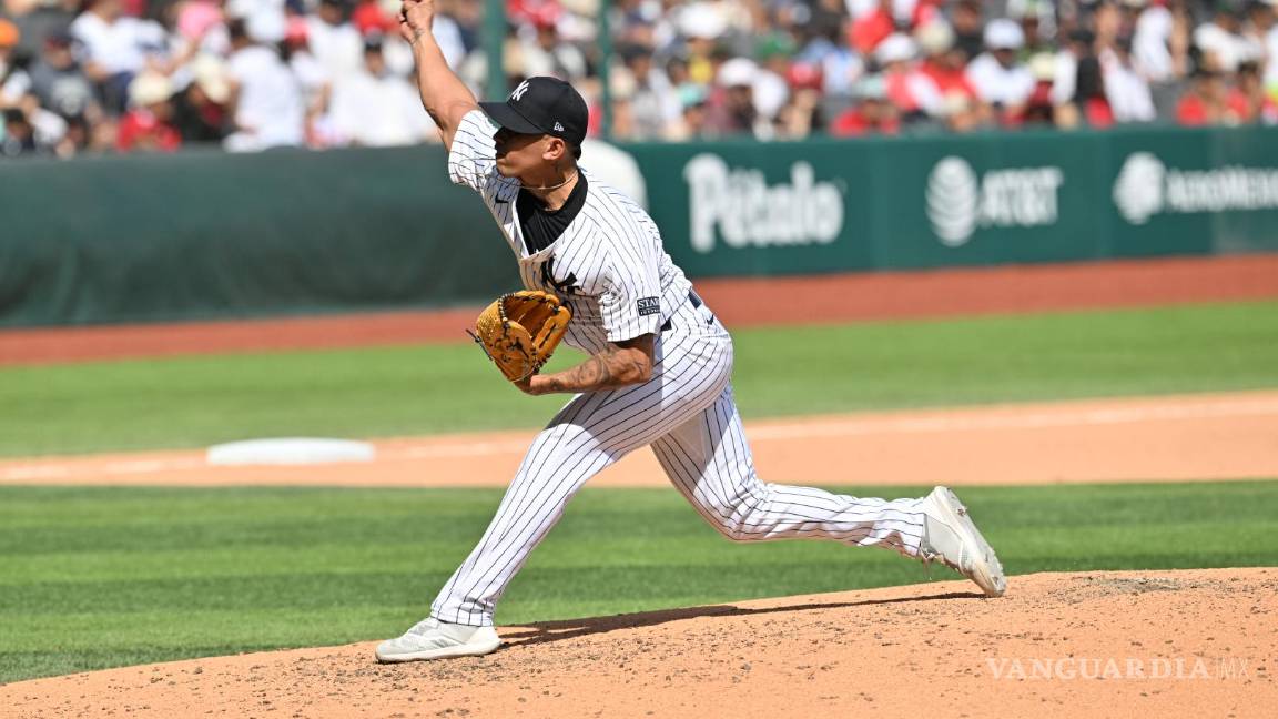 $!Tanner Tully, pitcher inicial de los Yankees, se mantiene firme en el montículo enfrentando a los Diablos Rojos en un emocionante duelo en la Ciudad de México.