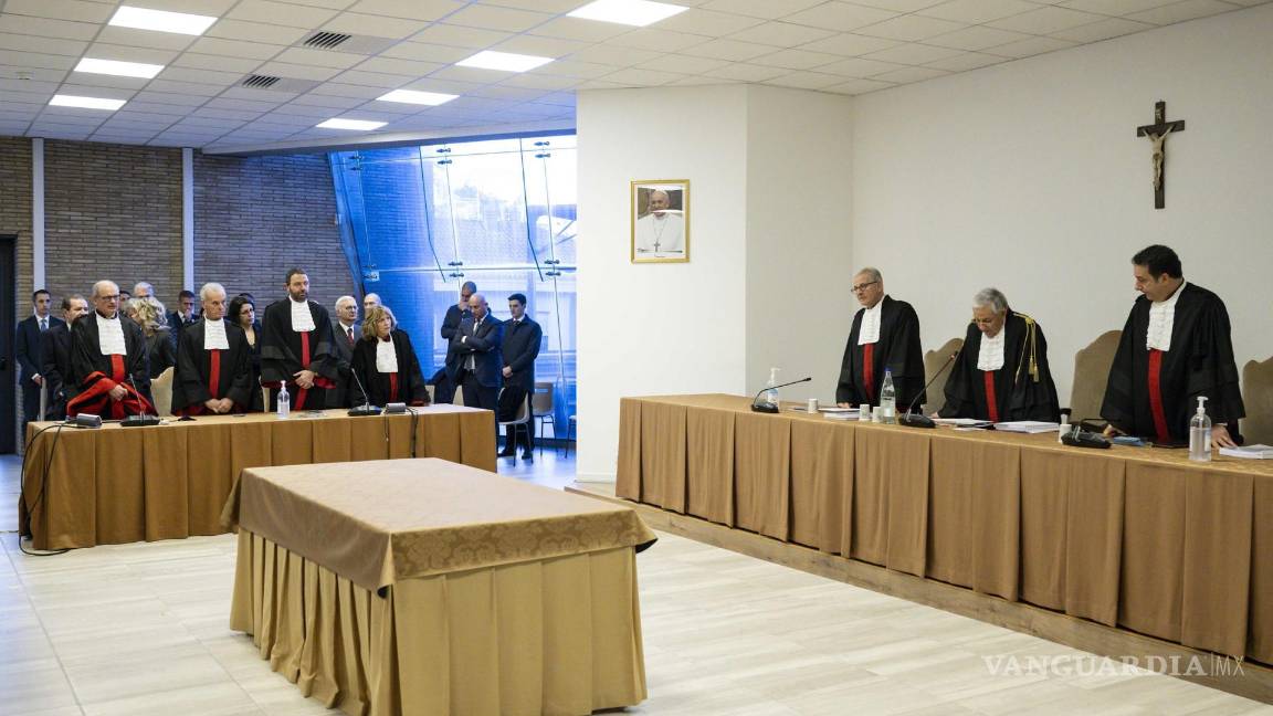 $!Anuncio del veredicto en el juicio del cardenal Angelo Becciu y otras nueve personas por presuntas irregularidades financieras en el Vaticano.