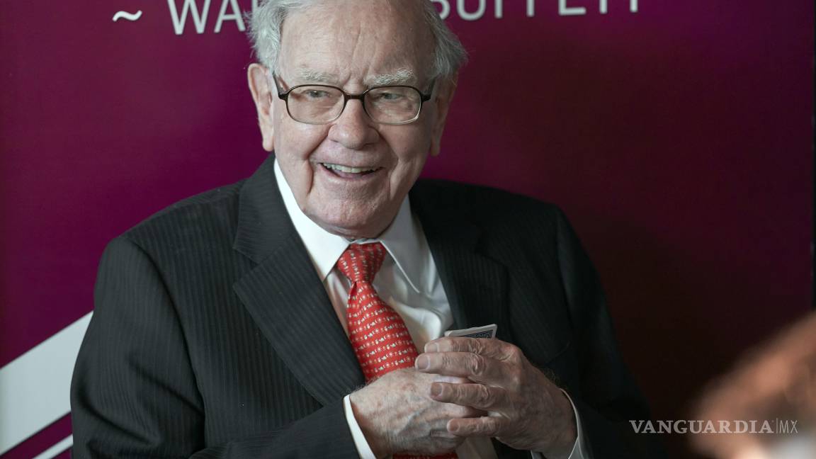 $!Munger, Buffet apostó en grande a la genialidad del fundador de BYD, Wang Chanfu, en 2008 con una inversión de 232 mdd en el fabricante chino de vehículos eléctricos.