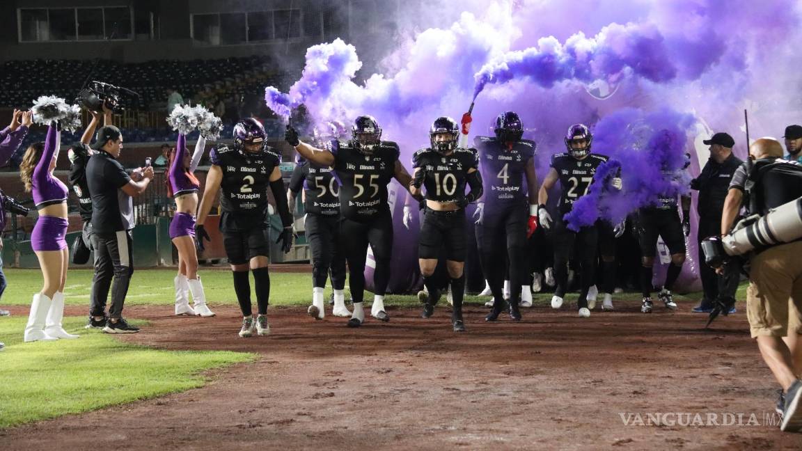 $!Motivados y con el objetivo de obtener el pase a la VI Edición del Tazón México los Dinos entraron al campo.