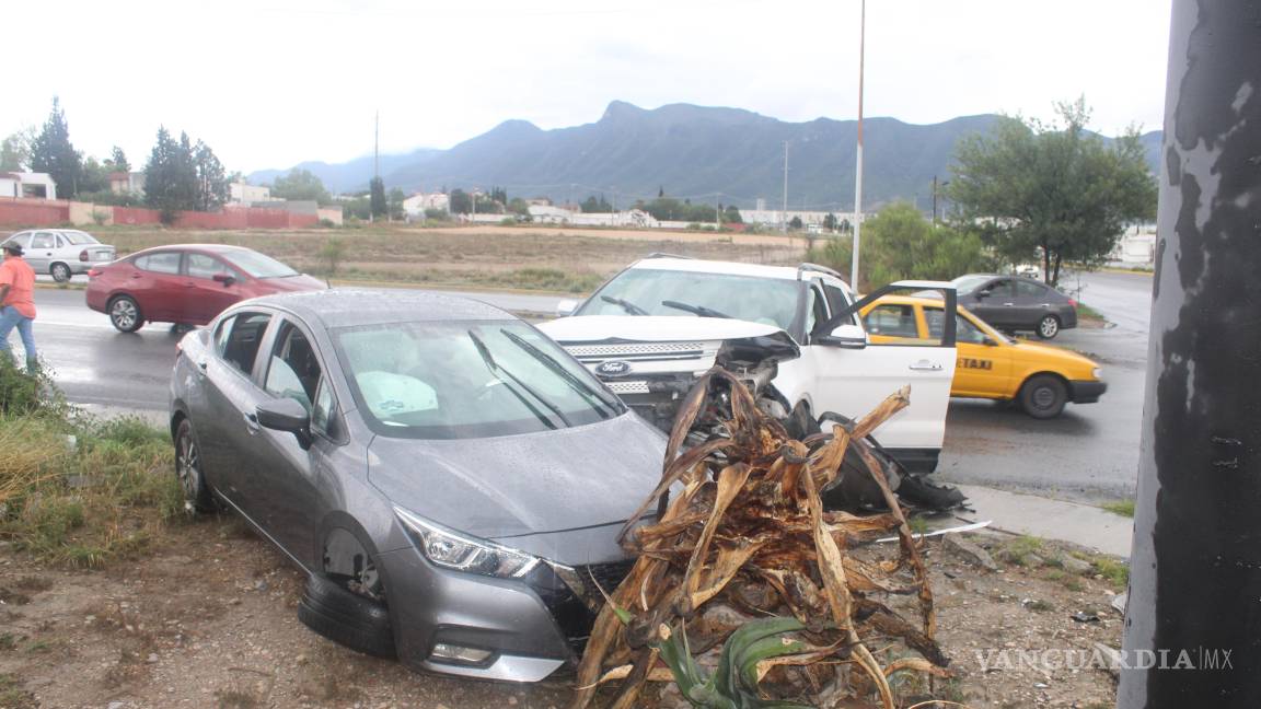 Saltillo: Choque en Emilio Arizpe de la Maza deja cuantiosos daños materiales y moviliza a autoridades