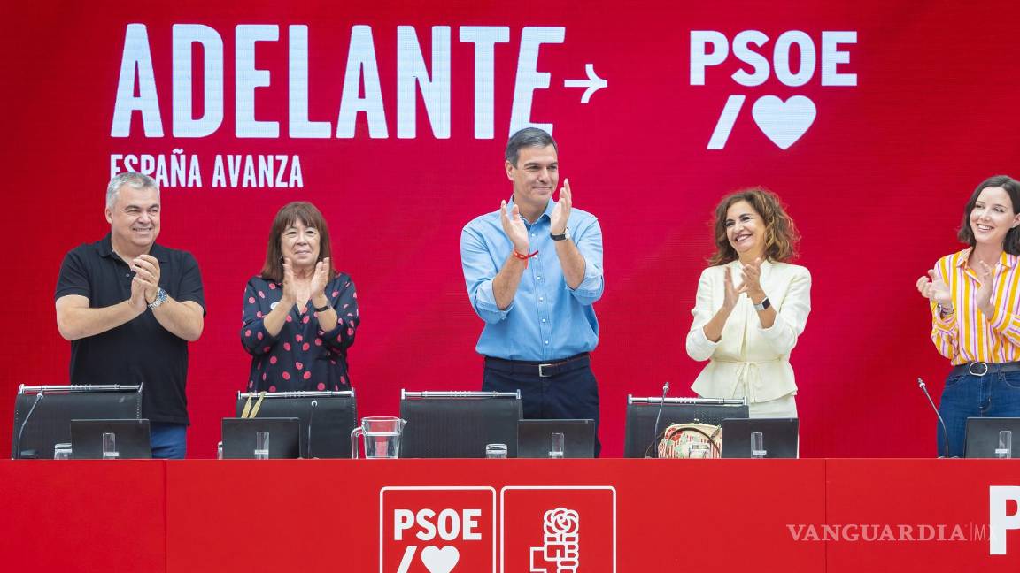$!El presidente del Gobierno español, Pedro Sánchez (c), preside la reunión del comité ejecutivo federal del partido en la sede del PSOE en Madrid, España.