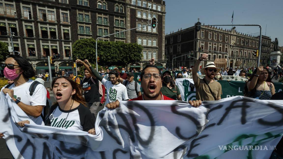 $!“La imposición también es corrupción” y “no nos politicen” gritaron los estudiantes.