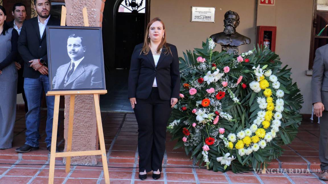 Arteaga conmemora el 108° aniversario de la promulgación de la Constitución con un acto cívico