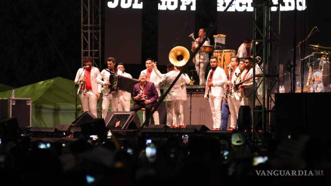$!Más de 90 mil personas celebran el Grito de Independencia y el aniversario de Torreón con música y seguridad reforzada.