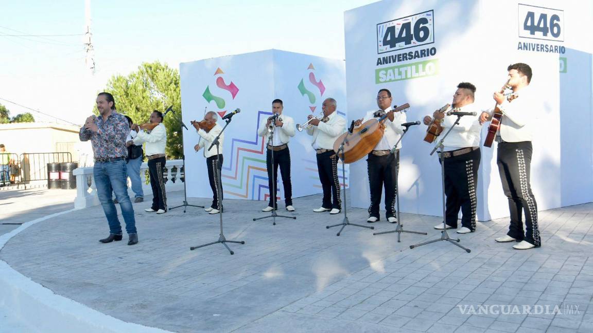 $!El Mariachi Oro de Coahuila amenizó la celebración con las mañanitas.