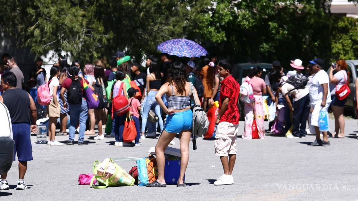 $!Personal de Protección Civil de Saltillo llevó a cabo revisiones exhaustivas en los centros acuáticos para garantizar la seguridad de los visitantes.