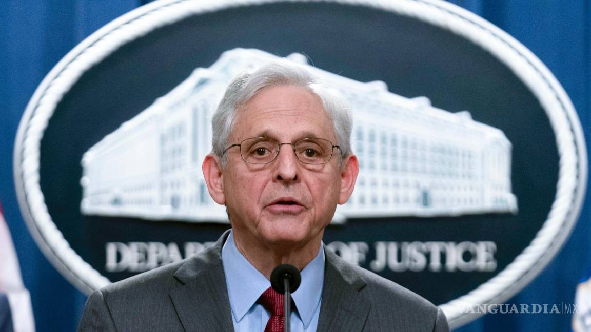 $!El fiscal general Merrick Garland habla durante una conferencia de prensa en la sede del Departamento de Justicia en Washington.
