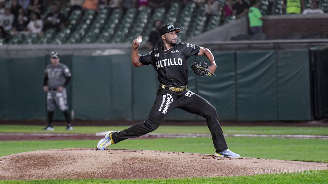 $!Christopher Ogando lanzó sin permitir carrera en sus primeras entradas, guiando a Saraperos a una noche de redención ante su afición.