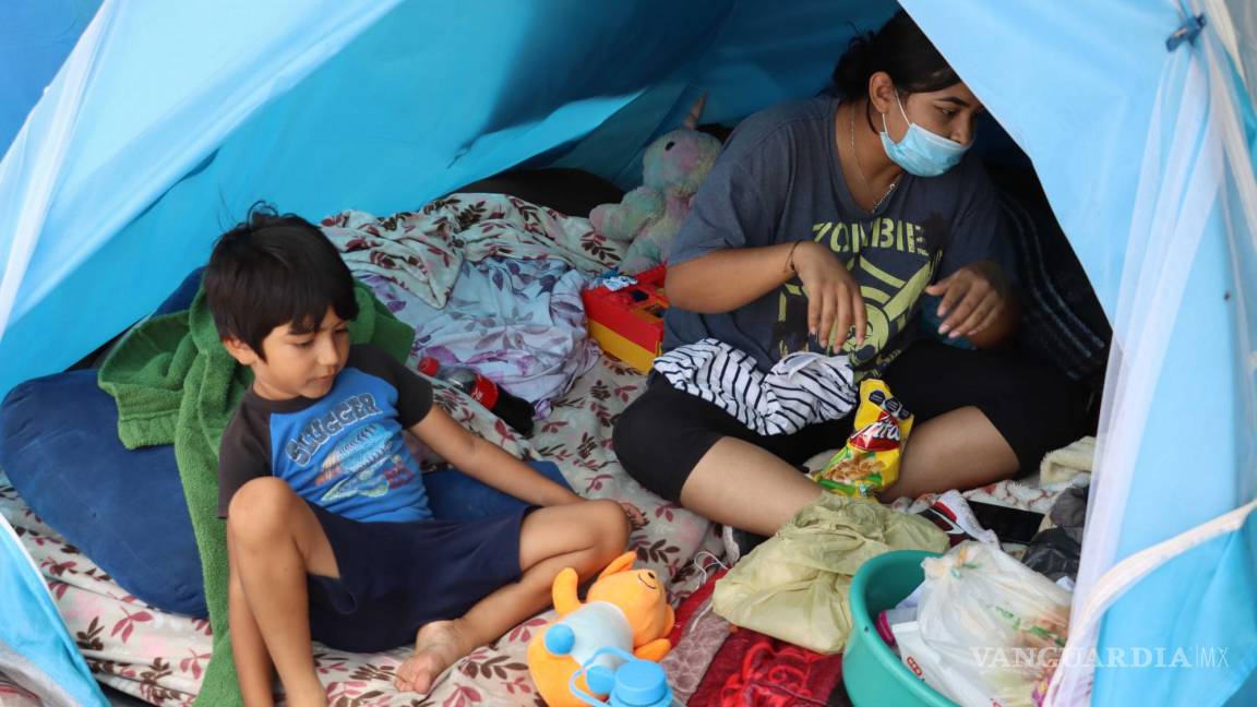 Continúa campamento de familiares de pacientes en Hospital Materno-Infantil de Saltillo