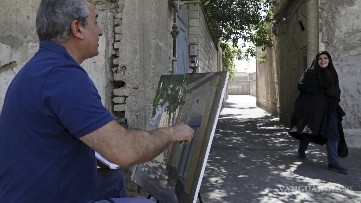 Pintores de Irán buscan capturar y preservar antiguo Teherán
