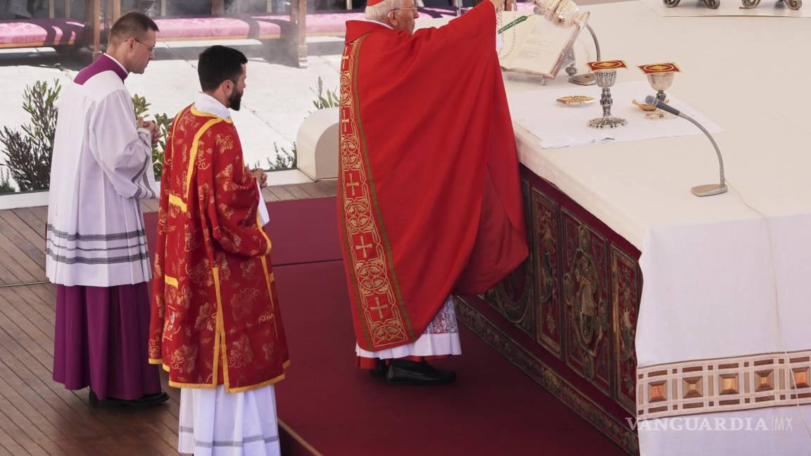 $!La homilía del funeral del papa Francisco escrita por el cardenal decano del colegio cardenalicio, Giovanni Battista Re.