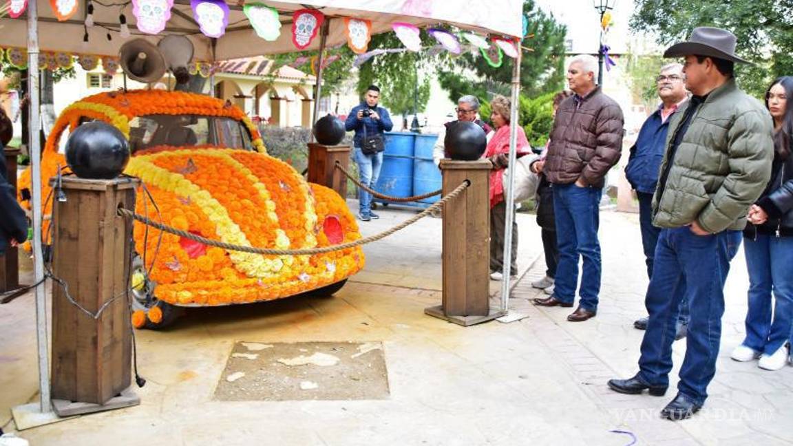 $!El auto en el que recorría Cuatro Ciénegas anunciando eventos.