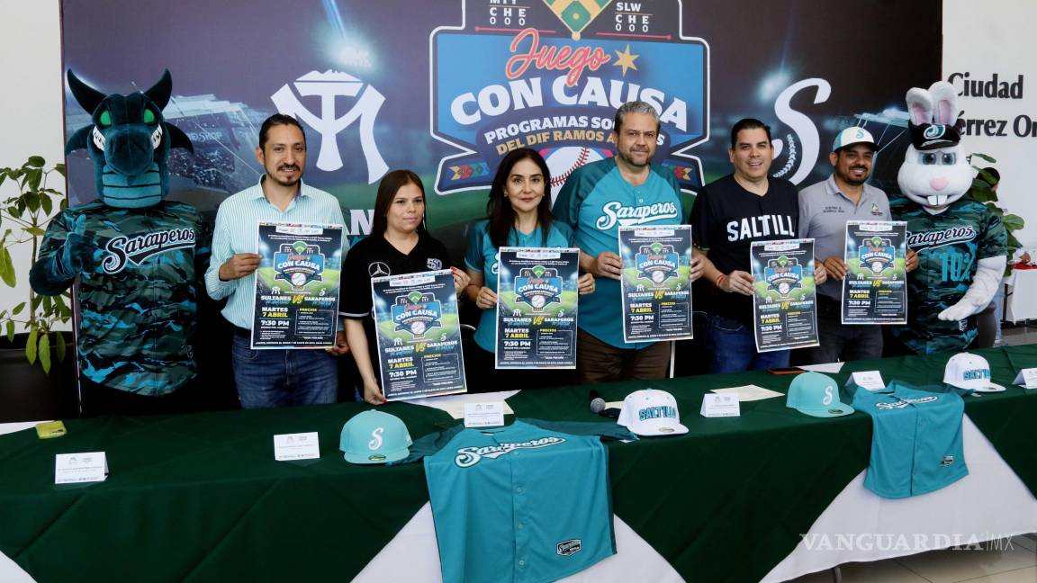 $!Tomás Gutiérrez Merino, Tere Escalante de Gutiérrez y Juan Carlos Reynoso durante la presentación del Juego con Causa 2026 en apoyo al DIF Ramos Arizpe.