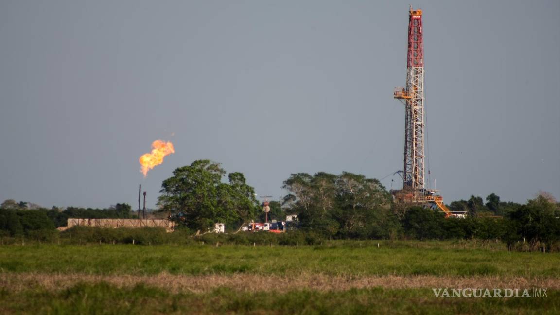 Apuesta Pemex inversión en 38 campos petroleros