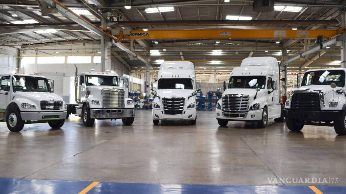 ‘Frena’ Freightliner producción y exportación de camiones en agosto