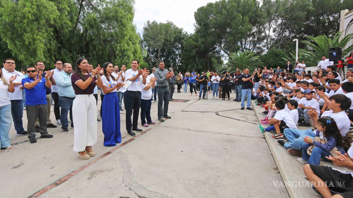 $!El rector Octavio Pimentel Martínez inauguró el Campamento de Verano “Lobos Camp” en la explanada de la Rectoría, ante la presencia de participantes e invitados especiales.