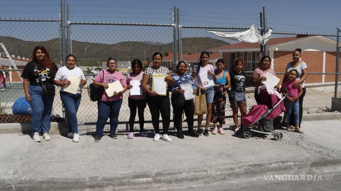 $!Familias enfrentan dificultades económicas para costear el transporte escolar, una de las pocas opciones viables para acceder a escuelas con cupo disponible en otras áreas de Saltillo.