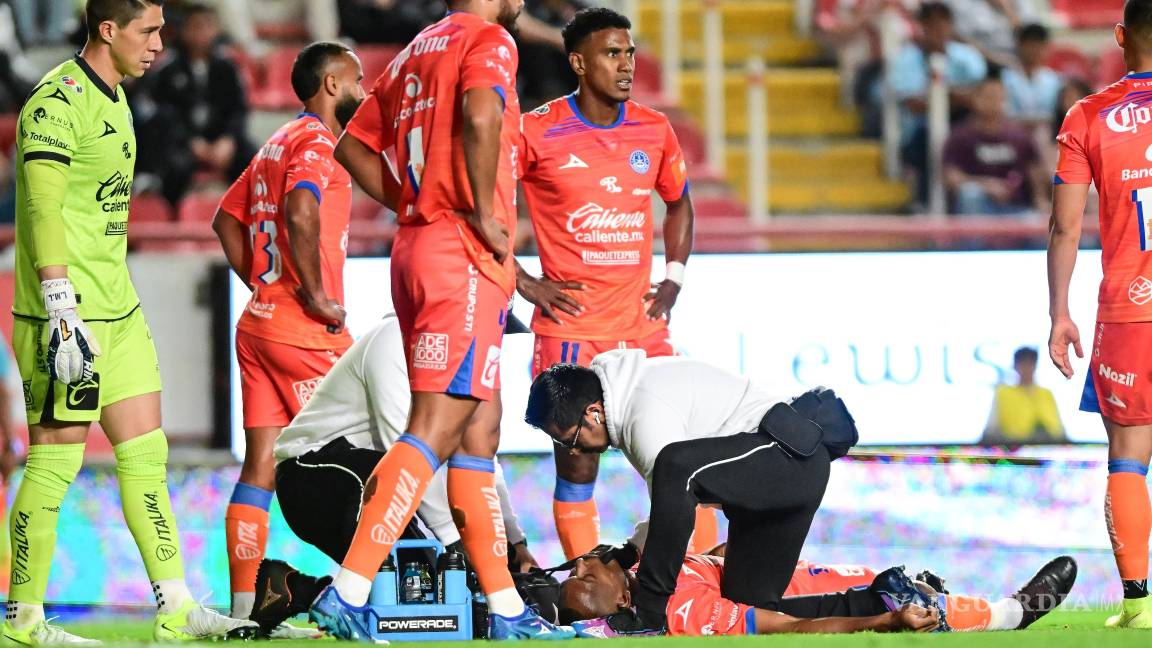 Necaxa vs Mazatlán: el escalofriante golpe que recibió Samir Caetano; lo sacan en camilla