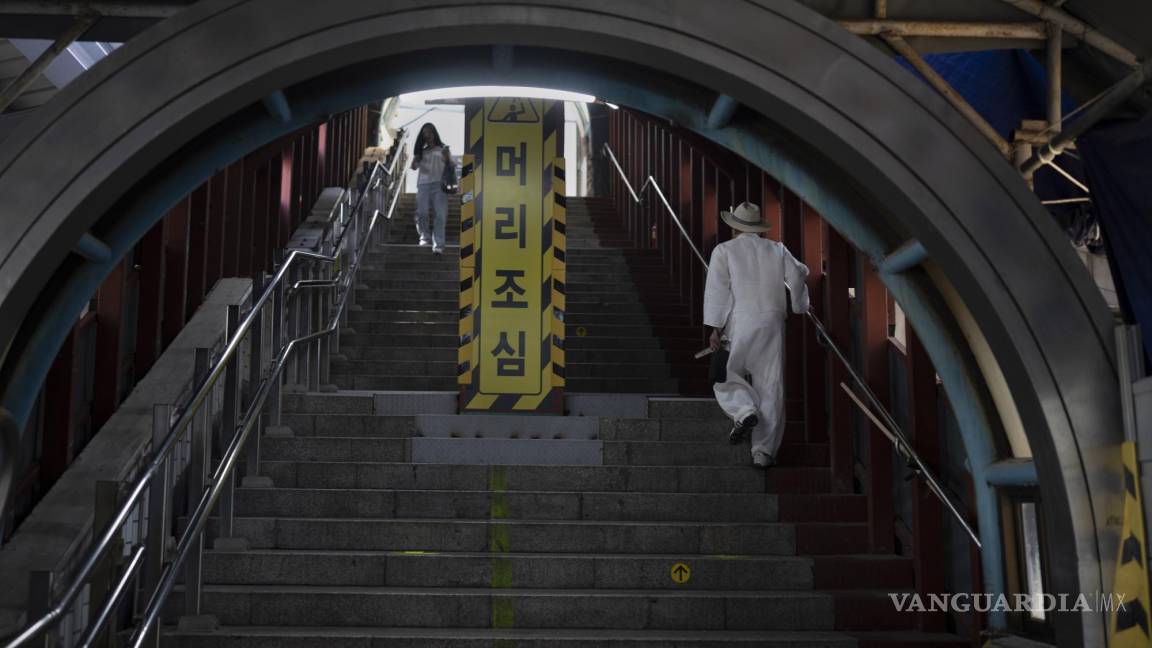 Para los usuarios mayores del metro de Corea del Sur, el placer está en el viaje