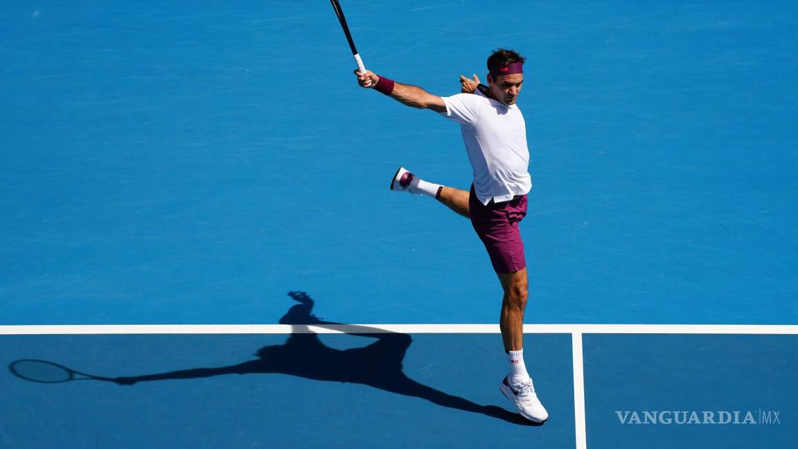 $!Roger Federer contra Tennys Sandgren durante su partido de quinta ronda en el Abierto de Australia el 28 de enero de 2020.