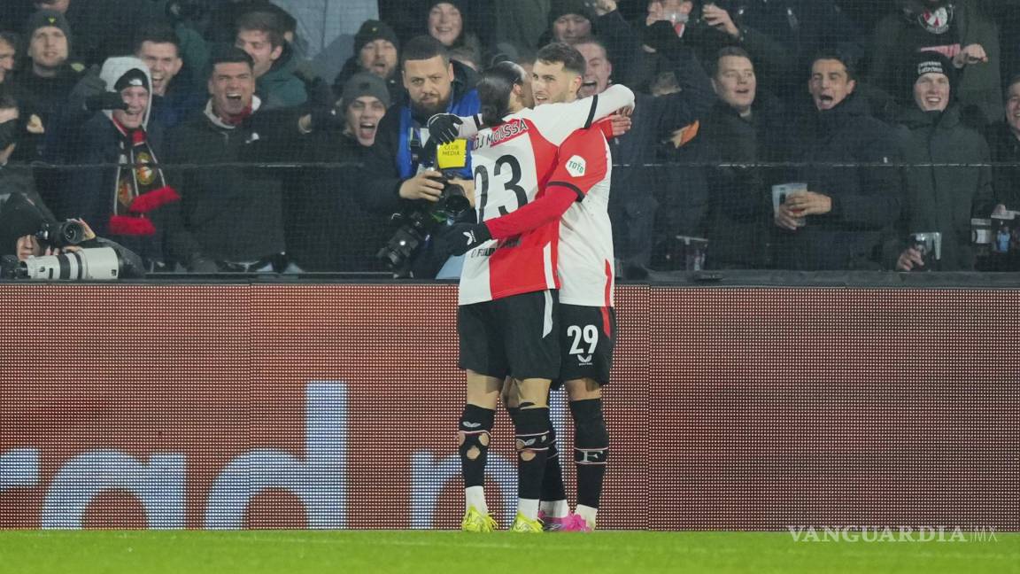 Santiago Giménez marca golazo en la victoria del Feyenoord sobre Sparta Praga en la Champions League