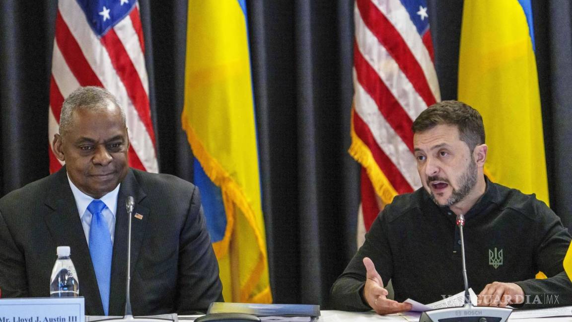 $!El jefe del Pentágono, Lloyd Austin y el presidente de Ucrania, Volodímir Zelenski.