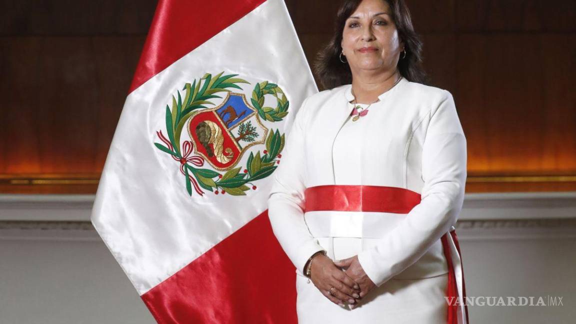 Dina Boluarte asume como primera mujer presidenta de Perú, tras destitución de Pedro Castillo