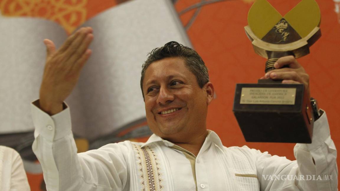FIL de Guadalajara premia al narrador de origen maya Luis Antonio Canché Briceño